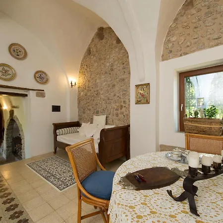 Masseria Pozzo Κατάλυμα σε φάρμα *